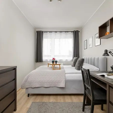 Cracow Podgorze Obozowa With Parking By Renters