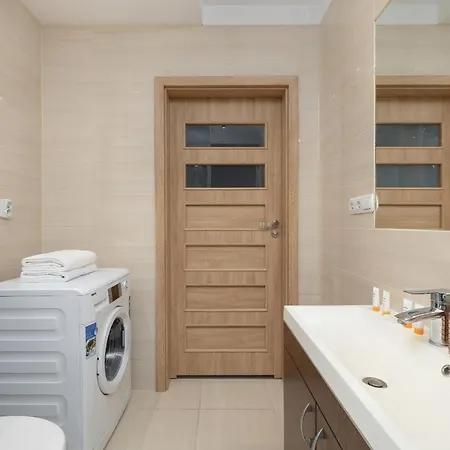 Cracow Podgorze Obozowa With Parking By Renters *